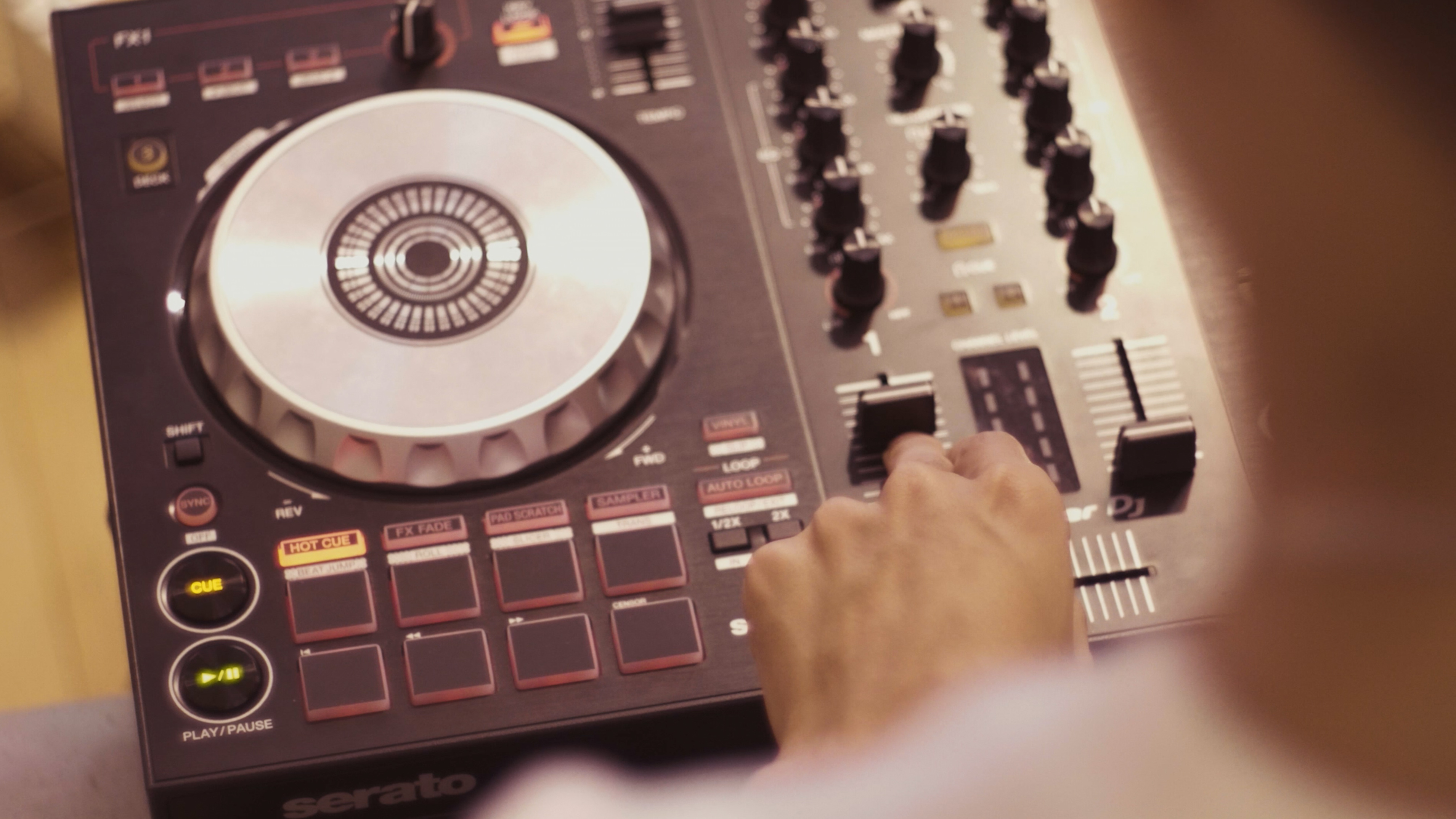 Pioneer DJのDJコントローラー『DDJ-SB3』でDJ NORIOとYoung Dalu 