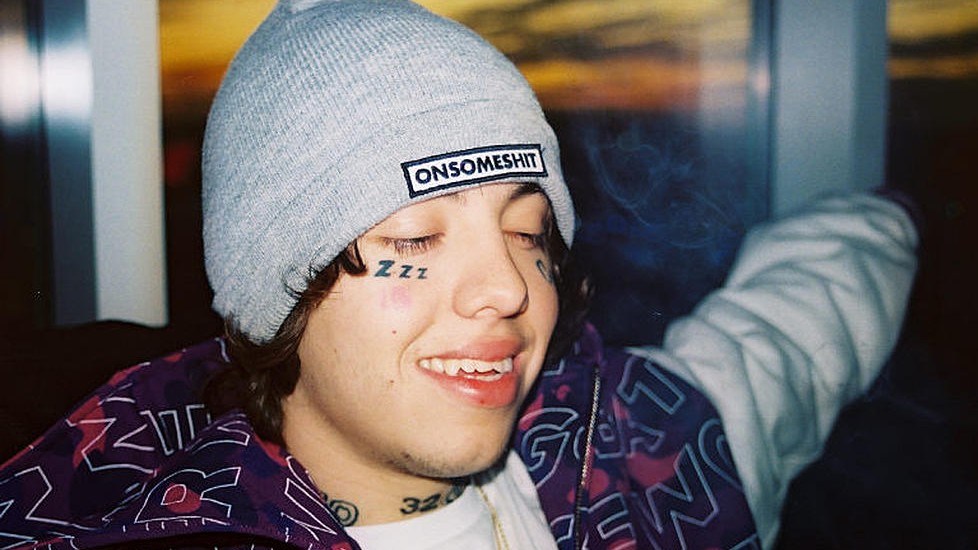 Lil Xanが過去の 2pacは退屈 という発言について挑発してきた男に向け銃を取り出す Fnmnl フェノメナル