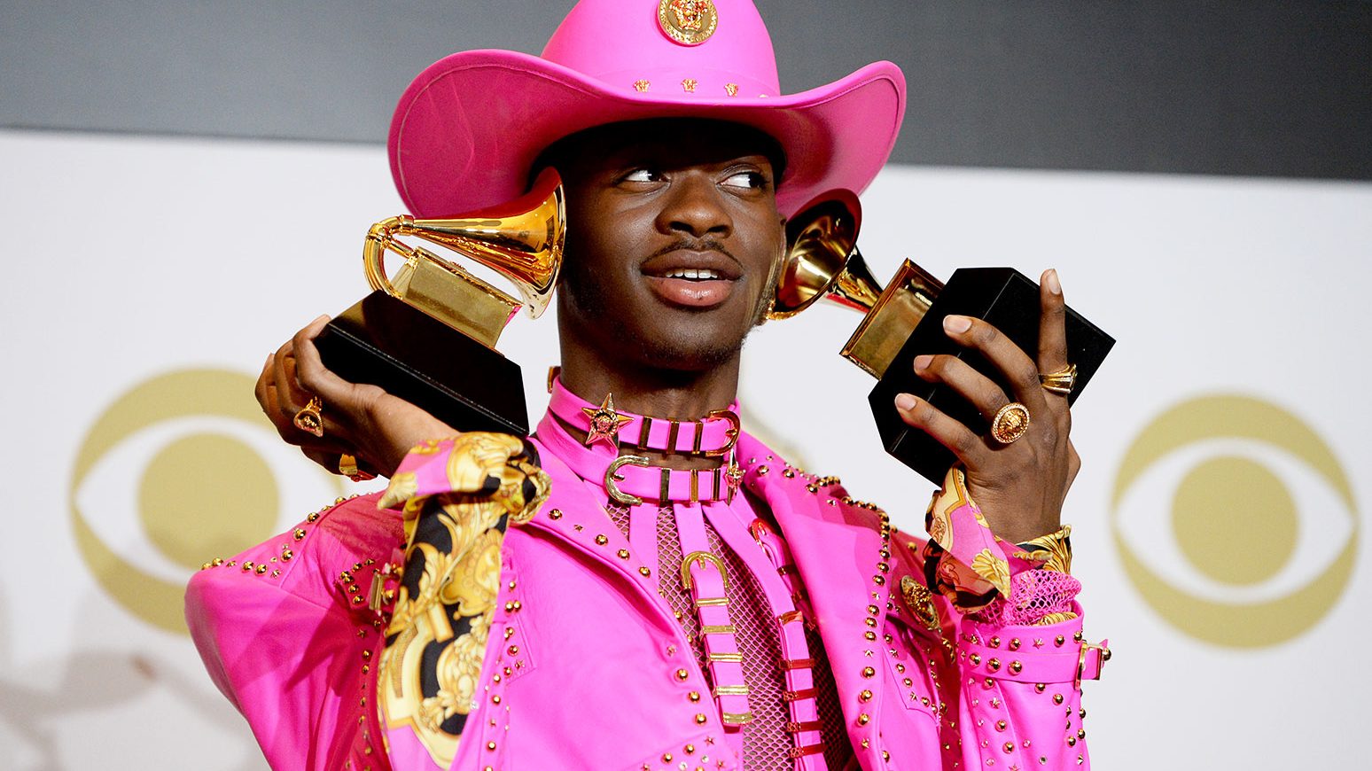 Lil Nas Xのグラミー賞での衣装が「黒人から男らしさを奪っている」と批判を受ける｜本人はジョークでリアクション FNMNL (フェノメナル)