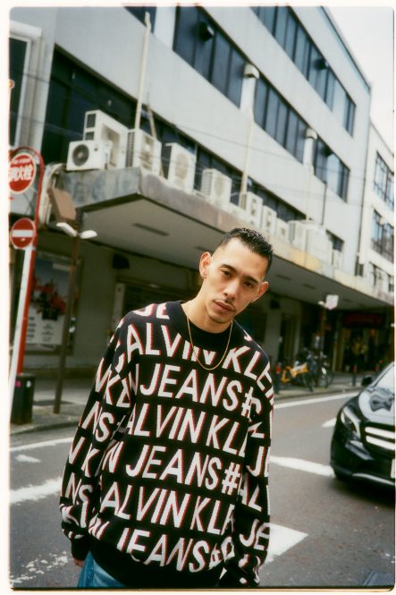 IOがモデルを務めたCALVIN KLEIN JEANS 20 S/Sのシーズンビジュアルを