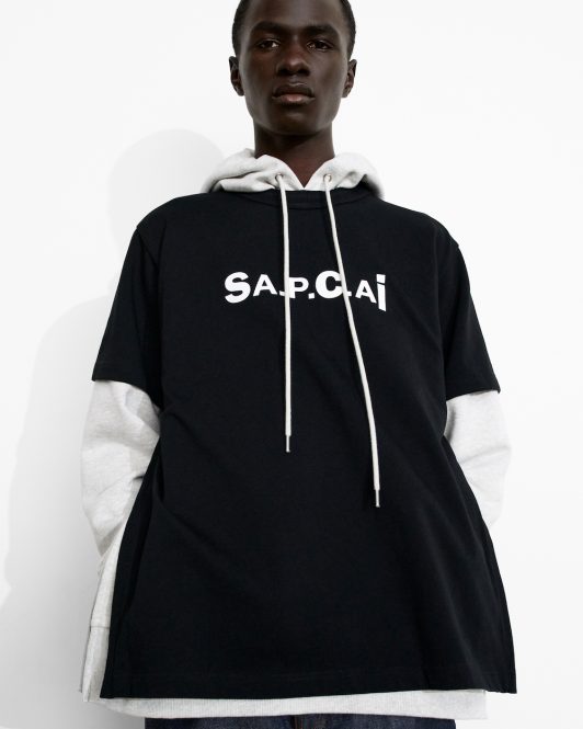 A.P.C.のコラボ企画にsacaiが登場 | SA.P.C.AI.のロゴを製作 - FNMNL