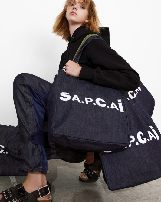 A.P.C.のコラボ企画にsacaiが登場 | SA.P.C.AI.のロゴを製作 - FNMNL